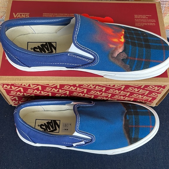 Vans WMNS Classic Slip-0n
Big Reveal Classics Navy/
VN000XG81P4
Sneakers - Picture 5 of 16